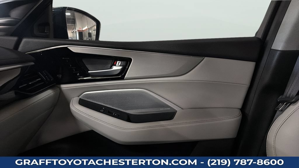 Used 2025 Acura MDX w/ Technology Package AWD/4WD image 13