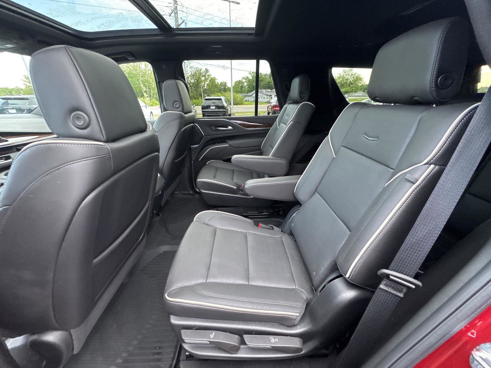 Used 2024 Cadillac Escalade Premium Luxury w/ Performance Package AWD/4WD image 9