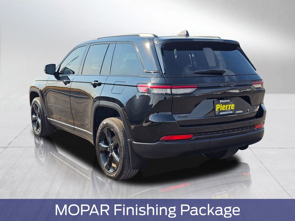 Used 2025 Jeep Grand Cherokee Altitude image 4