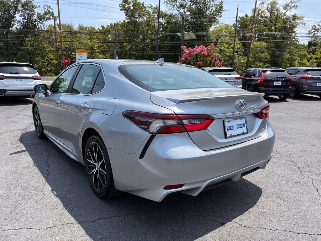 Used 2023 Toyota Camry SE FWD image 5