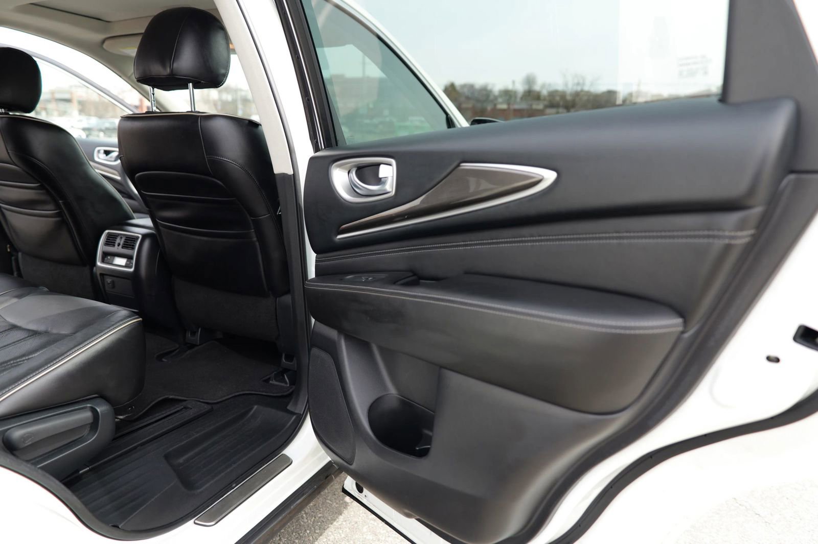 Used 2019 INFINITI QX60 Luxe w/ Essential Package image 35
