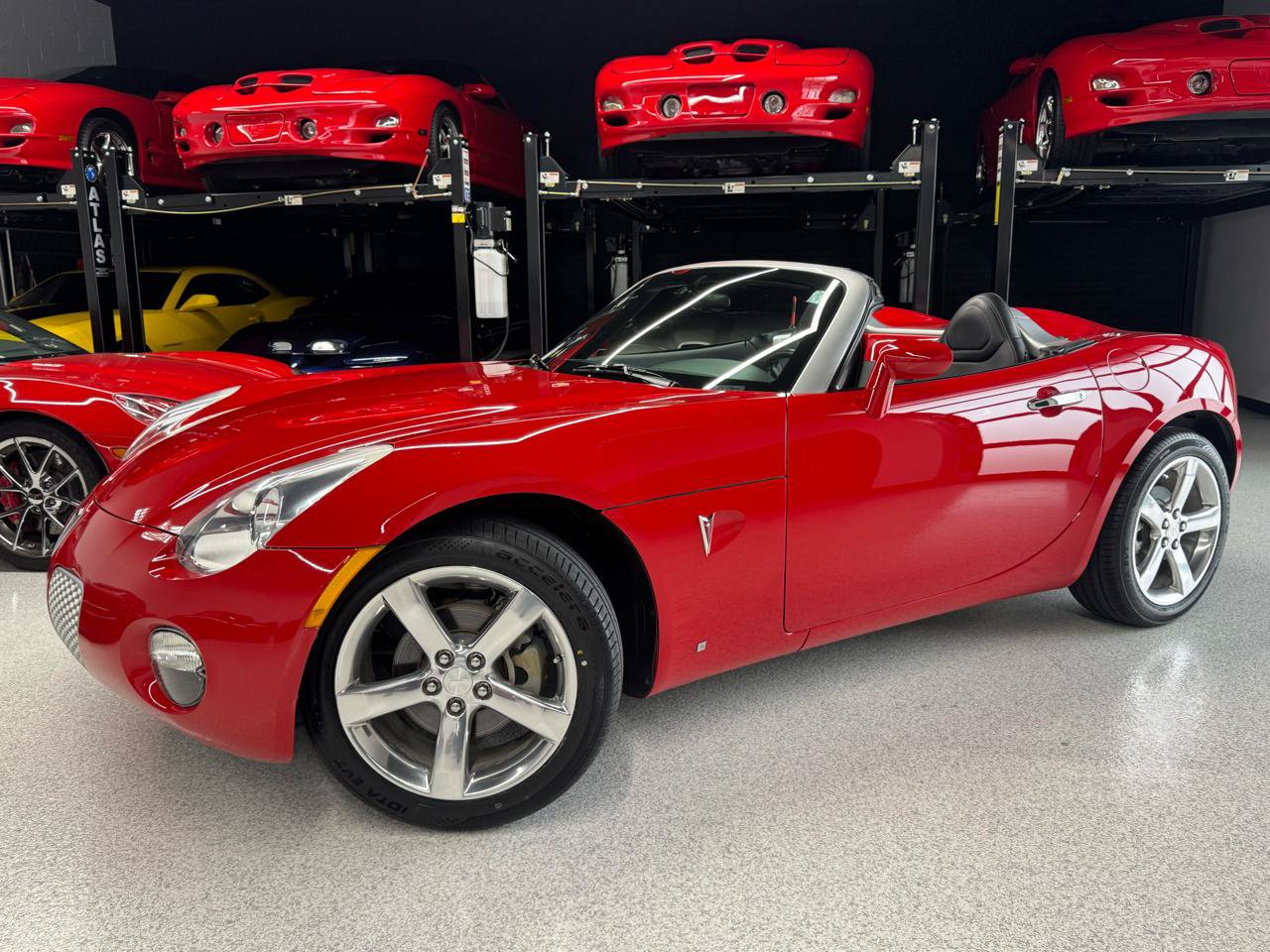Used 2007 Pontiac Solstice Convertible w/ Premium Package RWD image 3