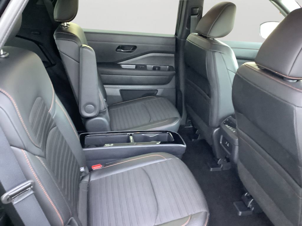 Used 2025 Nissan Pathfinder Rock Creek image 13