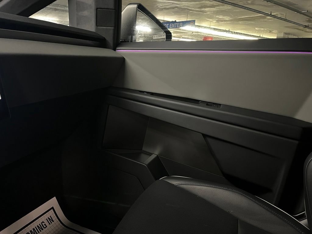 Used 2025 Tesla Cybertruck AWD Crew Cab image 30
