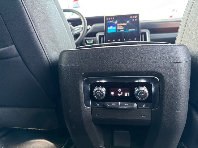 Used 2025 GMC Yukon XL Denali AWD/4WD image 15