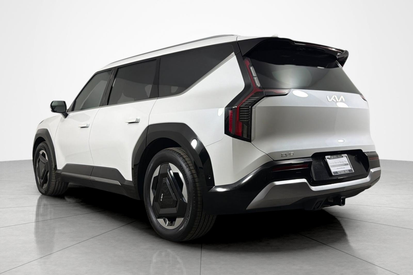 Used 2024 Kia EV9 Land AWD/4WD image 3