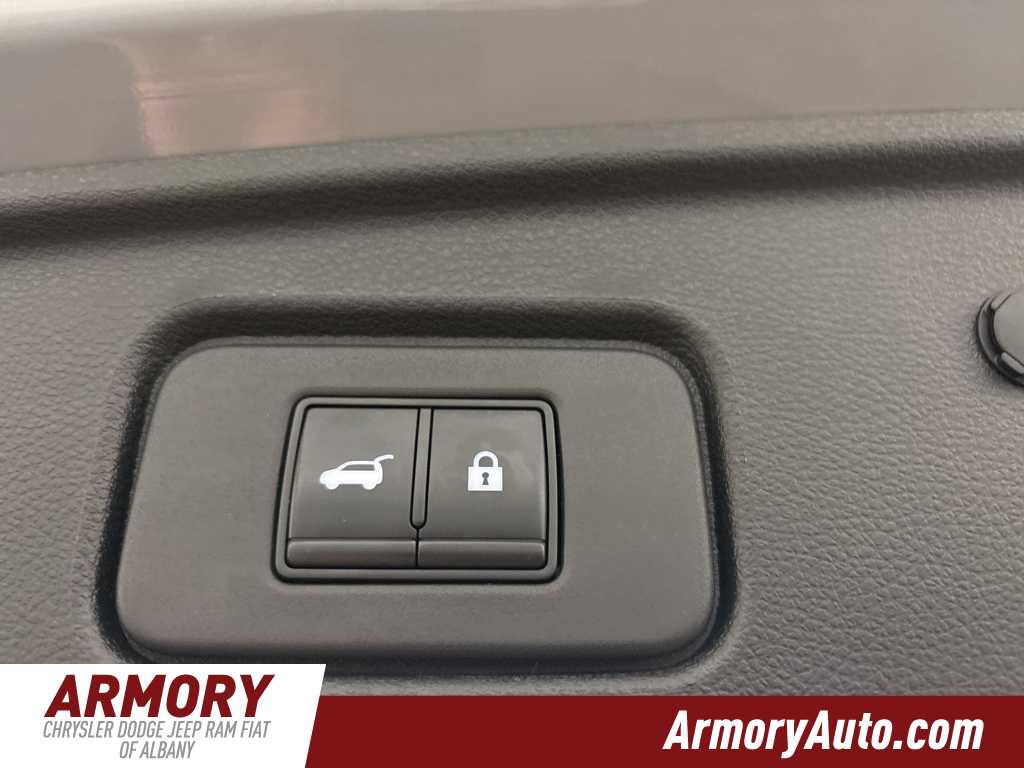 Used 2022 Nissan Pathfinder Platinum w/ Cargo Package image 35