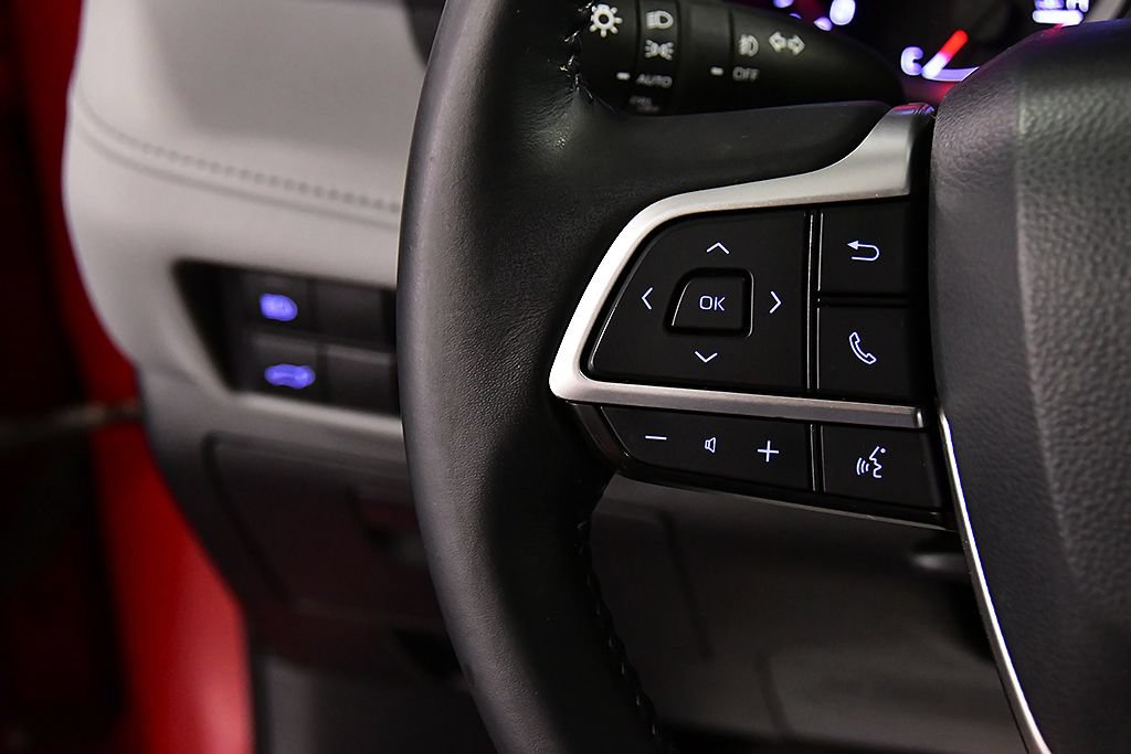 Used 2022 Toyota Highlander LE FWD image 15