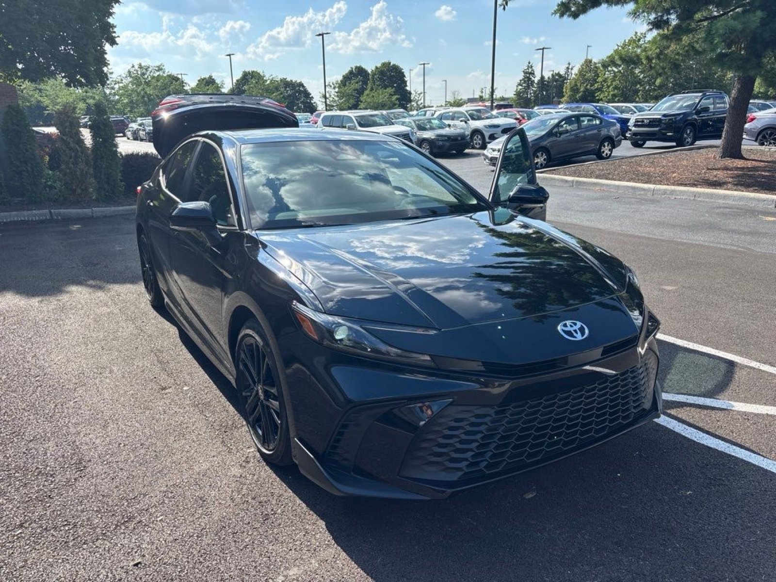Used 2026 Toyota Camry SE w/ Convenience Package FWD image 3