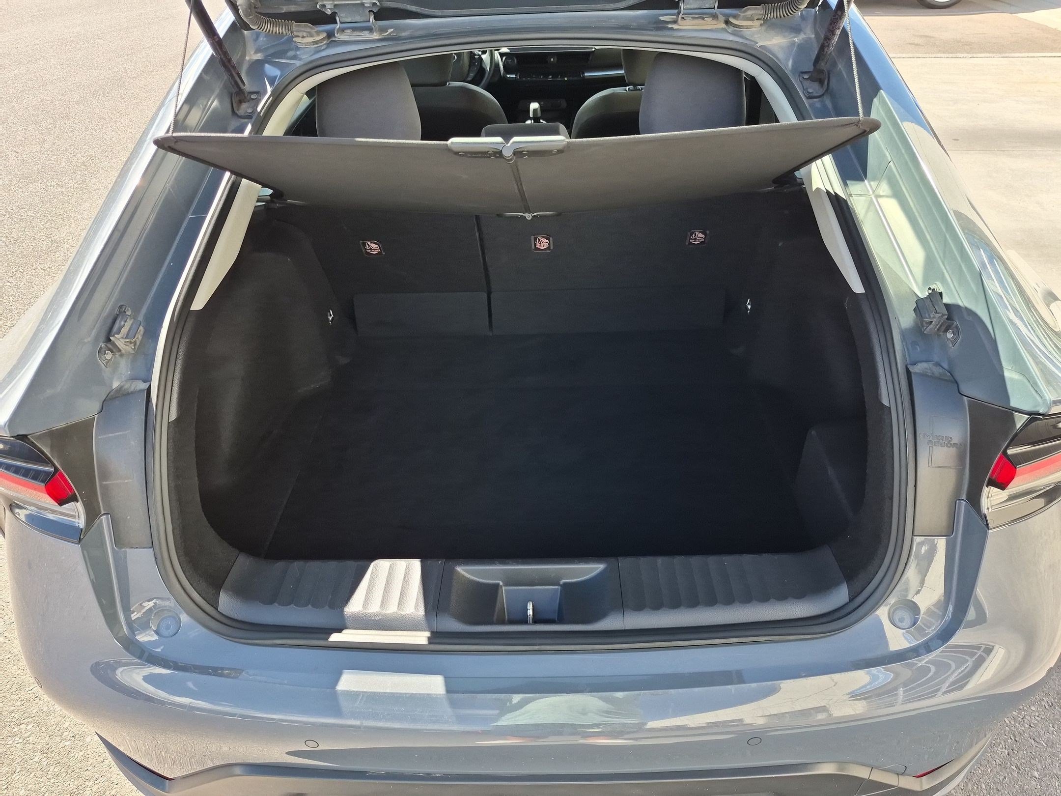 Used 2025 Toyota Prius LE FWD image 31