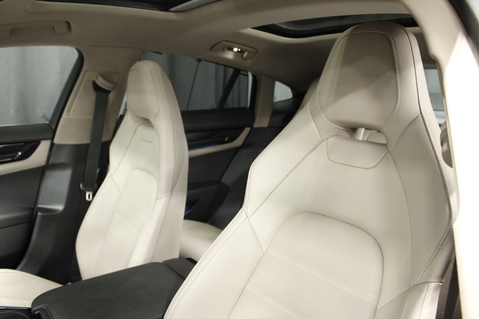 Used 2025 Porsche Panamera 4 image 5