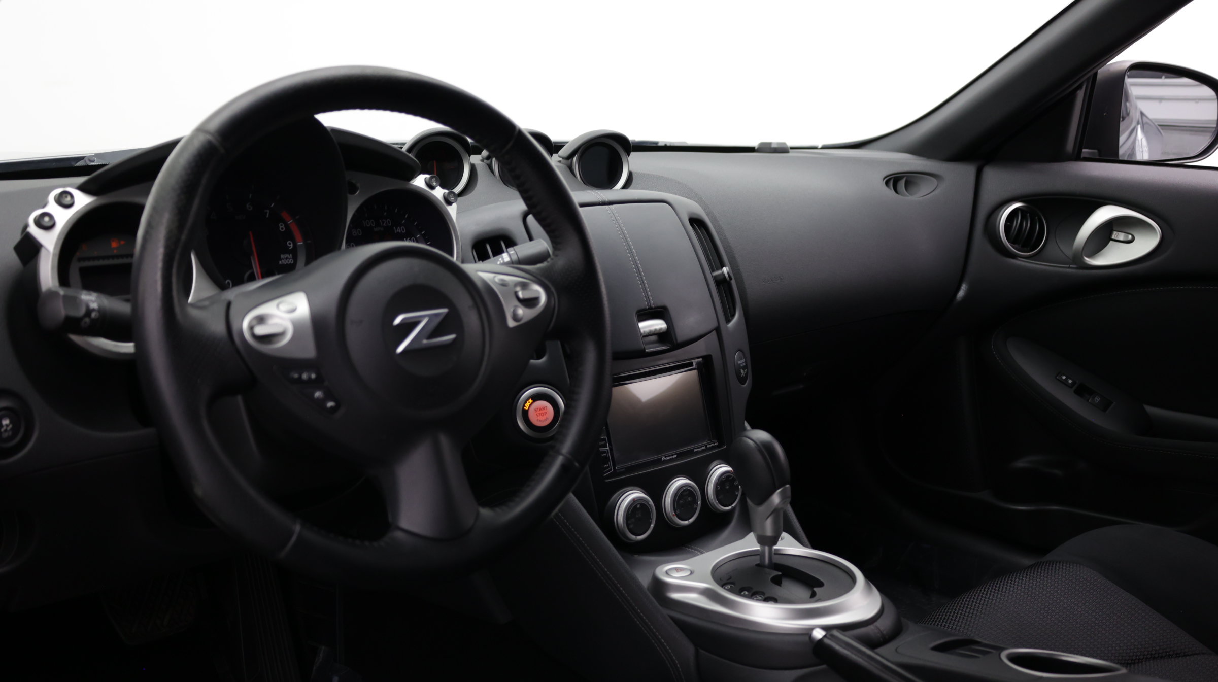 Used 2017 Nissan 370Z Coupe RWD image 12