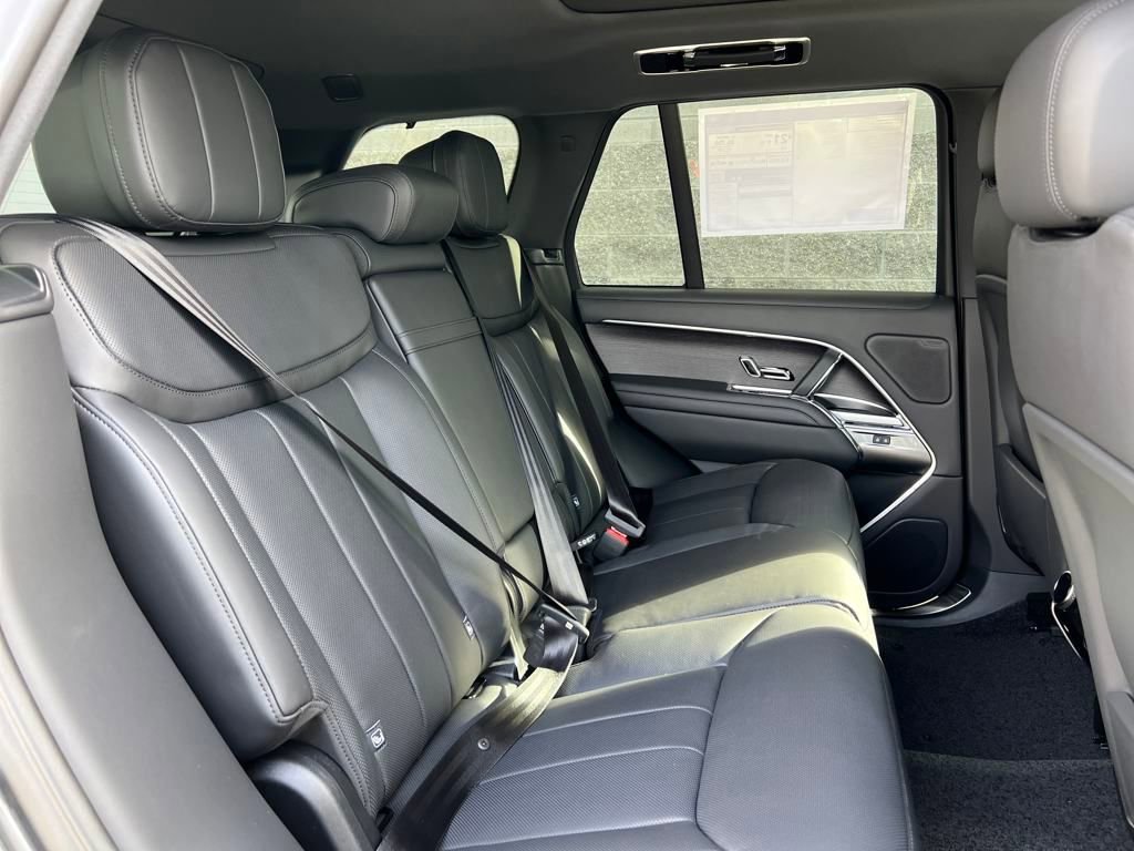 New 2025 Land Rover Range Rover SE image 16