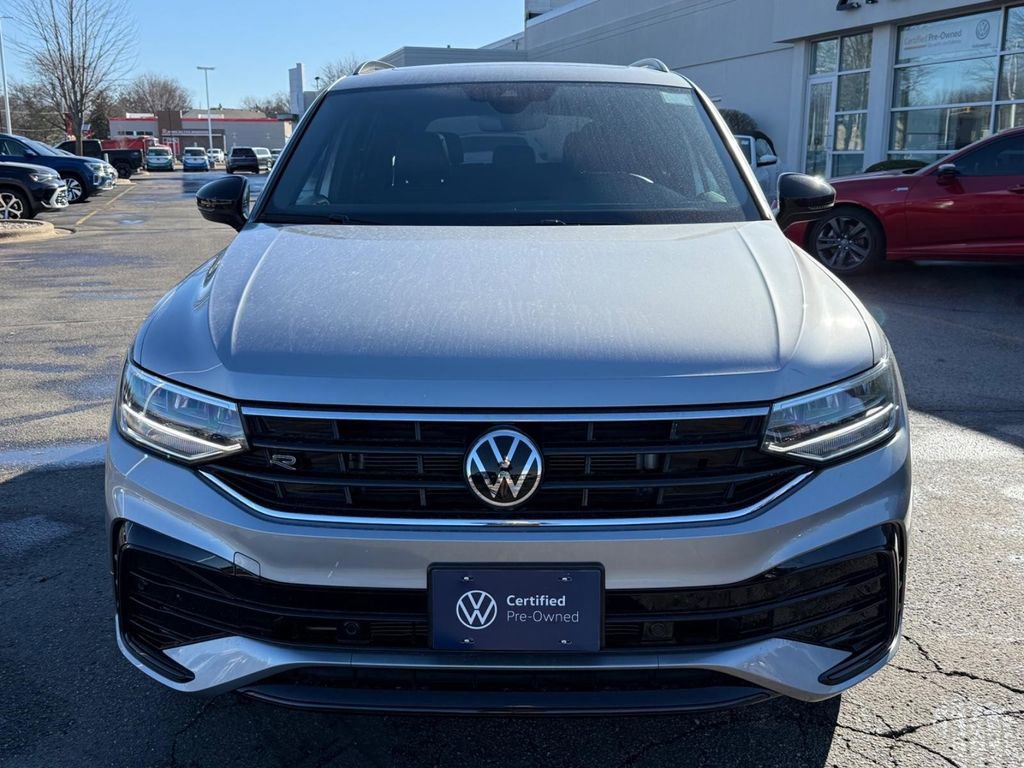 Certified 2024 Volkswagen Tiguan SE R-Line image 9