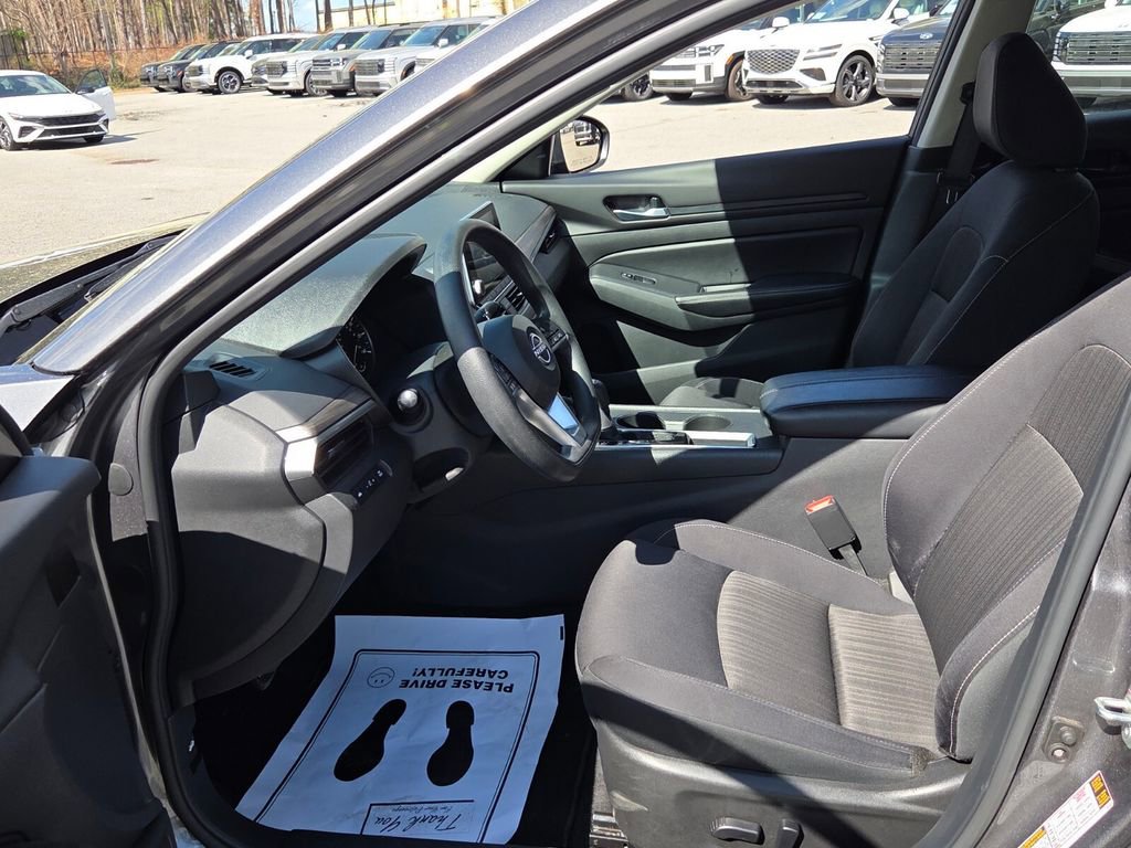 Used 2025 Nissan Altima 2.5 SV image 5