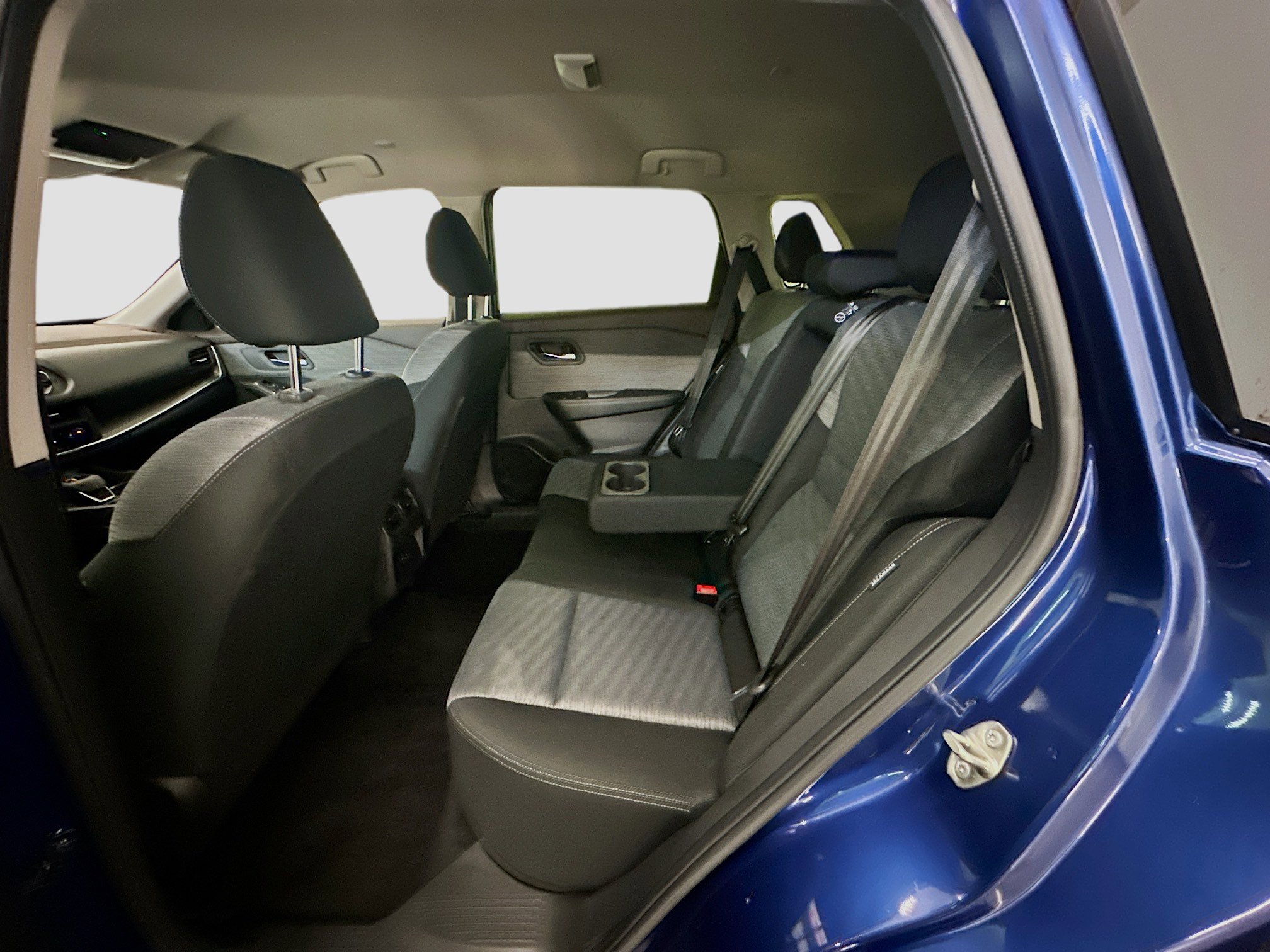 Used 2023 Nissan Rogue SV image 28