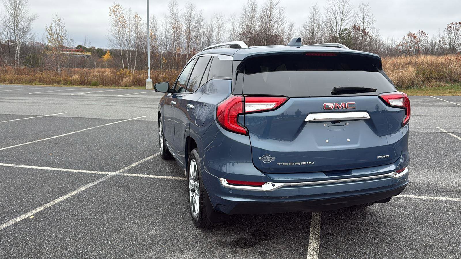 Used 2024 GMC Terrain Denali w/ Denali Premium Package image 9