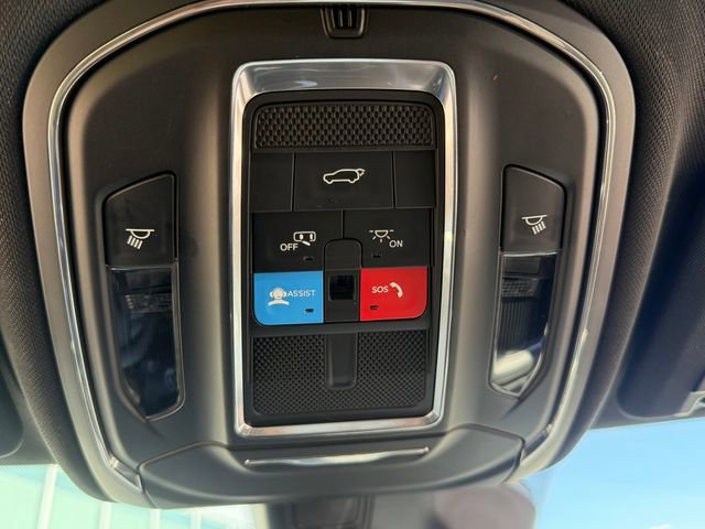 Used 2025 Jeep Grand Cherokee Altitude AWD/4WD image 23