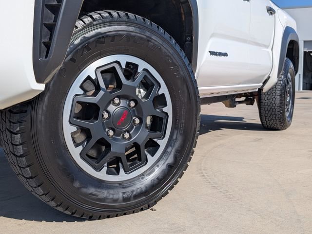 Used 2025 Toyota Tacoma TRD Off-Road image 2