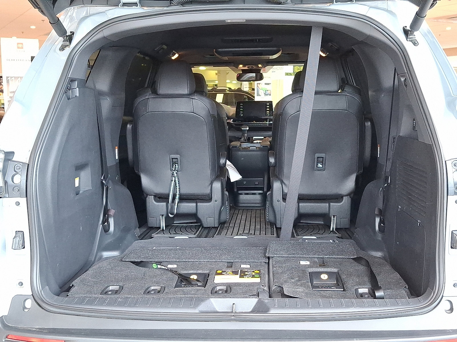 Certified 2023 Toyota Sienna XLE Woodland Edition image 29