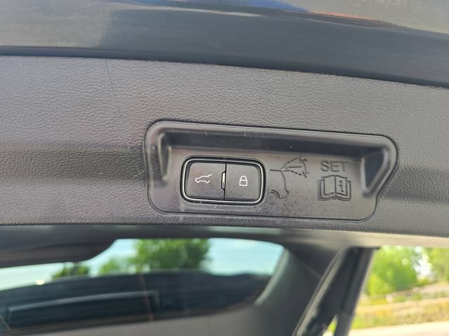 Used 2022 Ford Explorer XLT w/ Equipment Group 202A AWD/4WD image 14