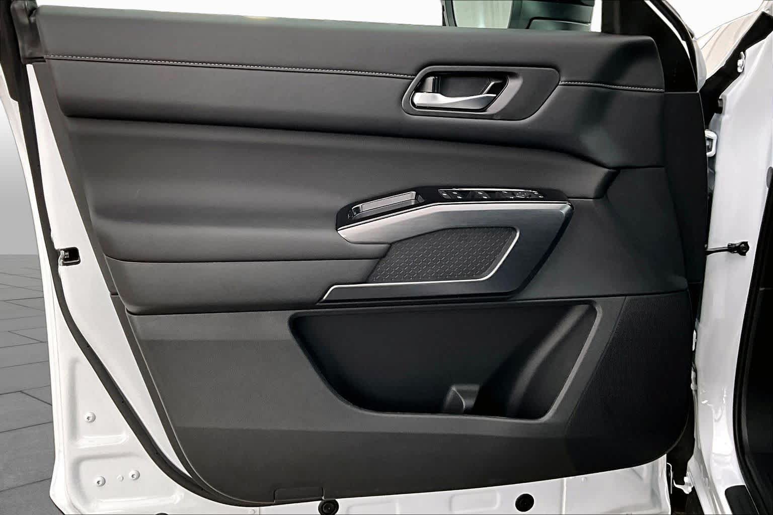 New 2026 Nissan Pathfinder SL FWD image 13