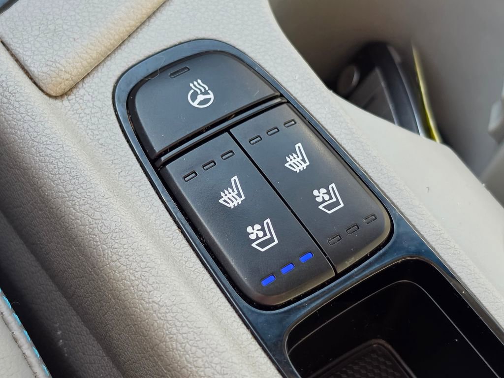 Used 2017 Kia Niro Touring FWD image 26