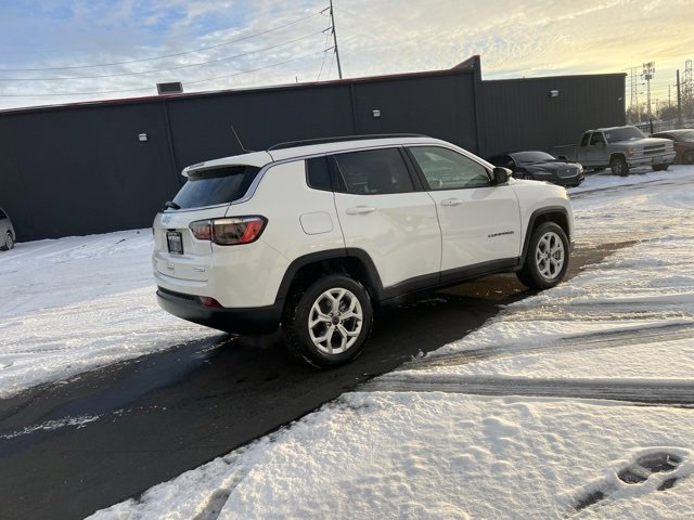 Used 2025 Jeep Compass Latitude image 7