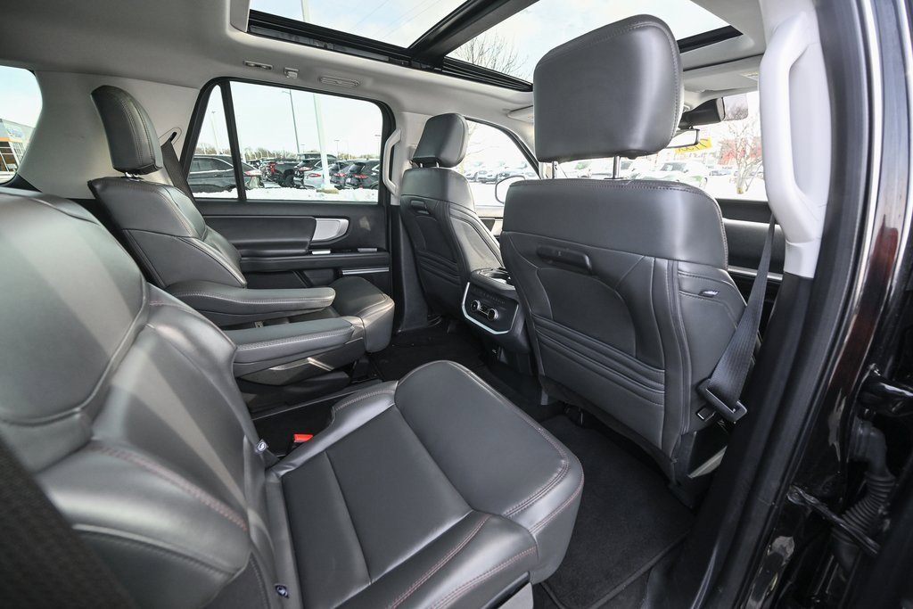 Certified 2025 Ford Expedition Active image 24