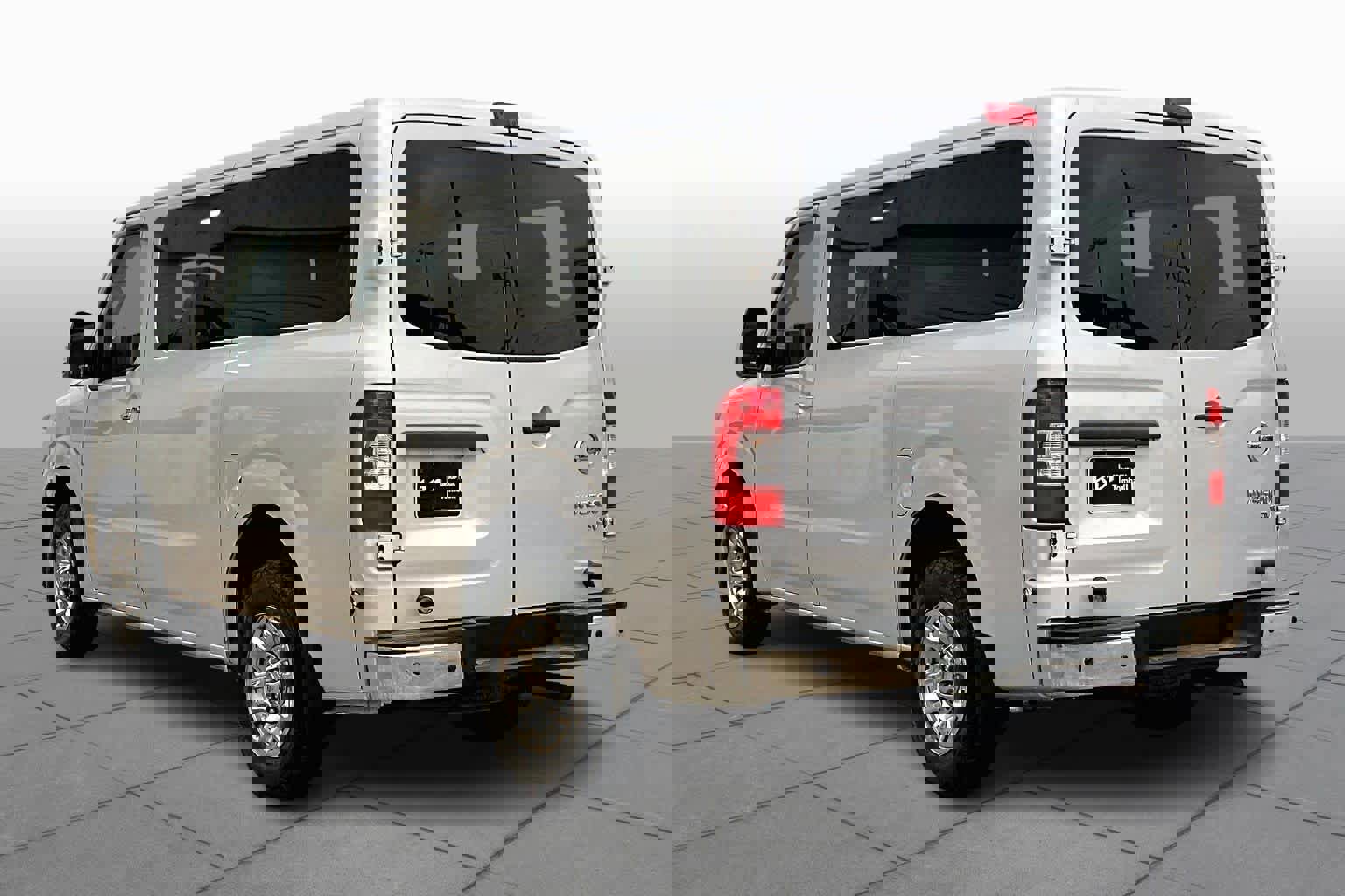 Used 2019 Nissan NV 3500 SV w/ Navigation Package image 11