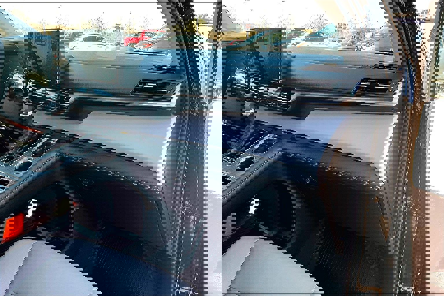 Used 2025 Toyota Sienna XLE w/ XLE Plus Package image 15