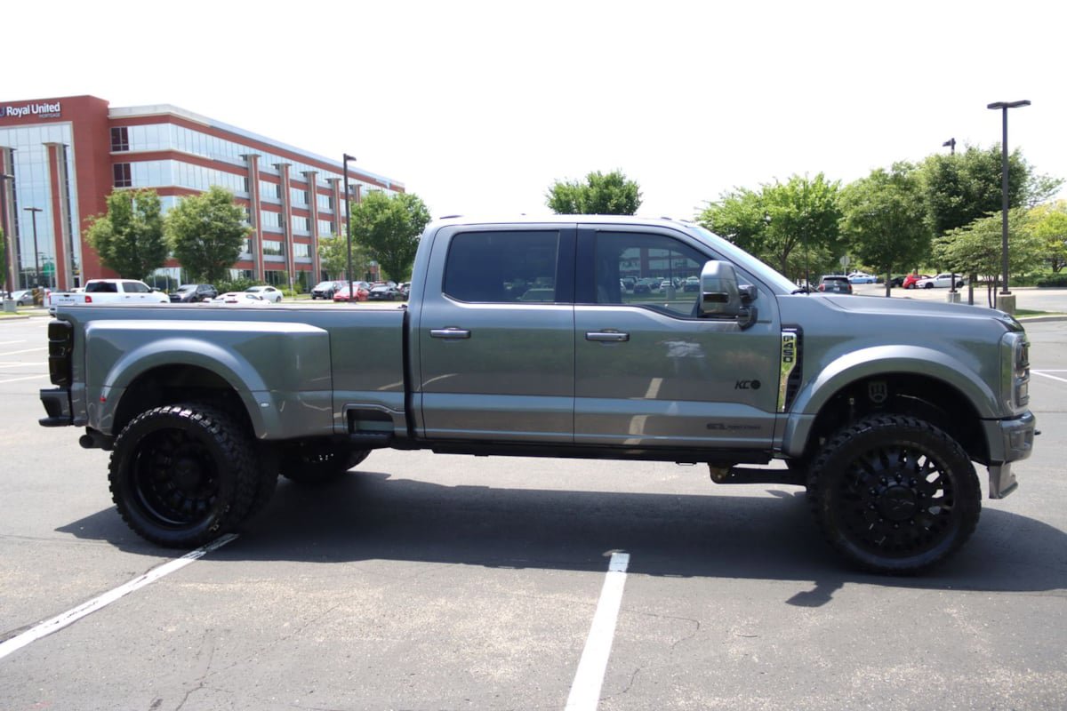 Used 2023 Ford F450 Lariat w/ Lariat Ultimate Package AWD/4WD image 3