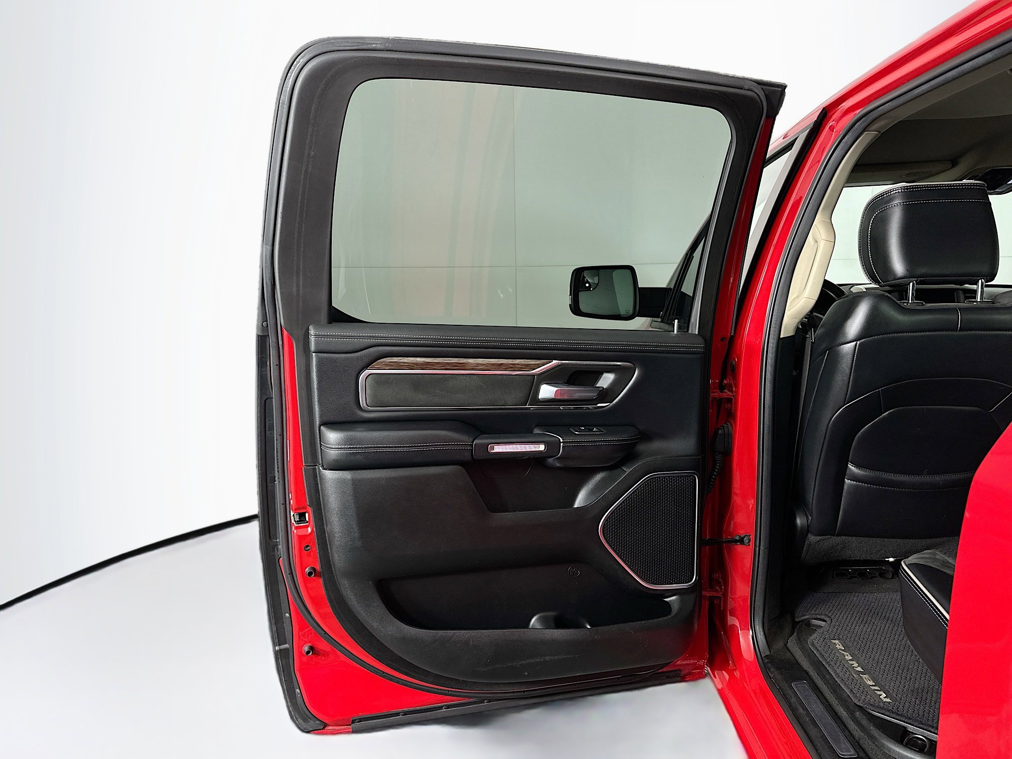 Used 2019 RAM 1500 Laramie w/ Off Road Group image 25