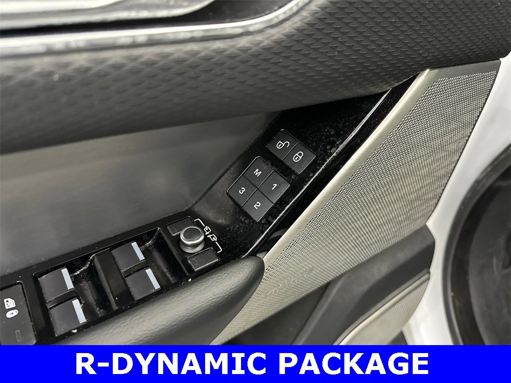 Used 2018 Land Rover Range Rover Velar R-Dynamic SE image 12