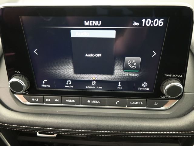 Used 2025 Nissan Rogue SV image 3