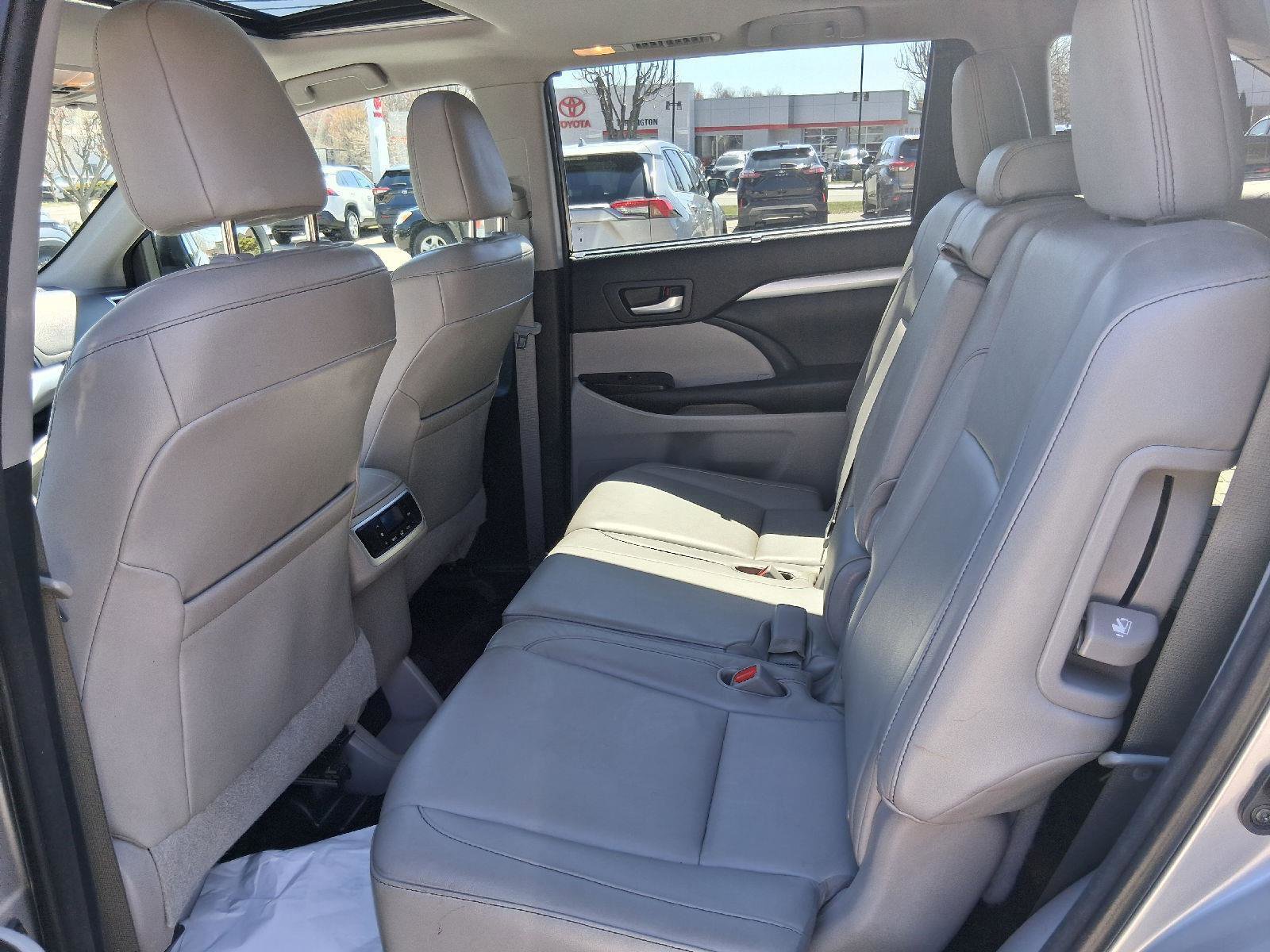 Used 2015 Toyota Highlander XLE AWD/4WD image 20