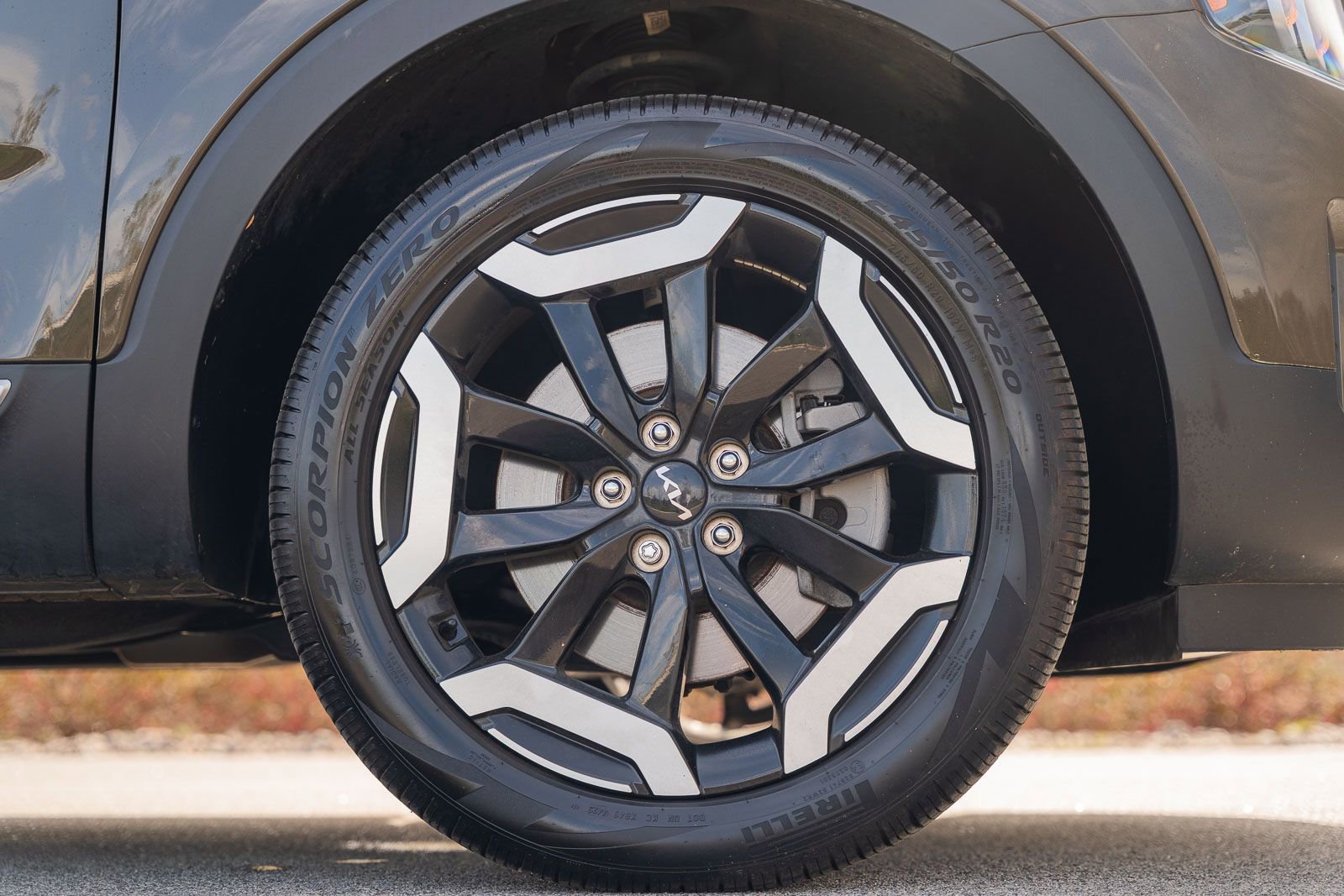 Used 2024 Kia Telluride EX w/ EX Captain's Chair Package image 9