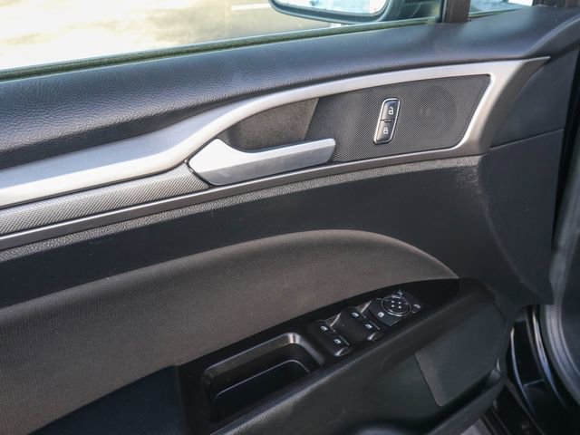 Used 2017 Ford Fusion SE FWD image 14