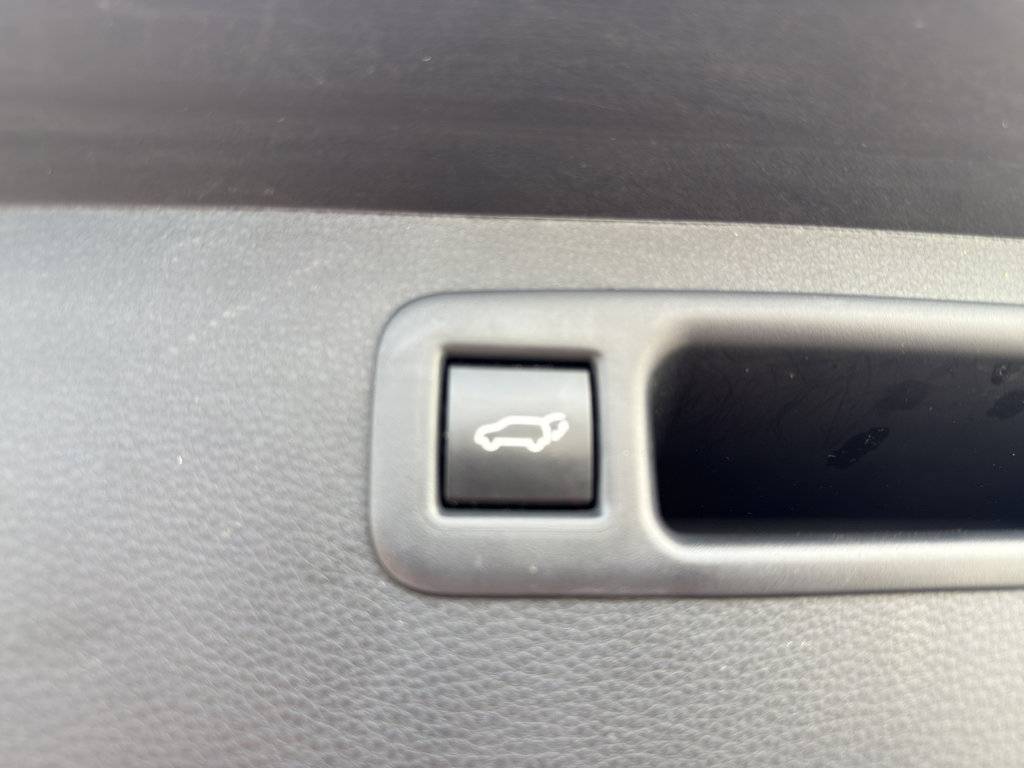Used 2023 Toyota Highlander LE image 16
