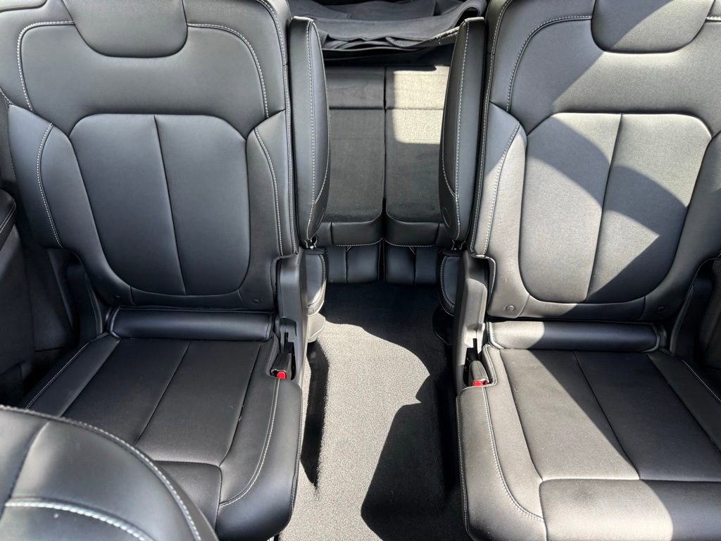 Used 2023 Jeep Grand Cherokee L Limited AWD/4WD image 32