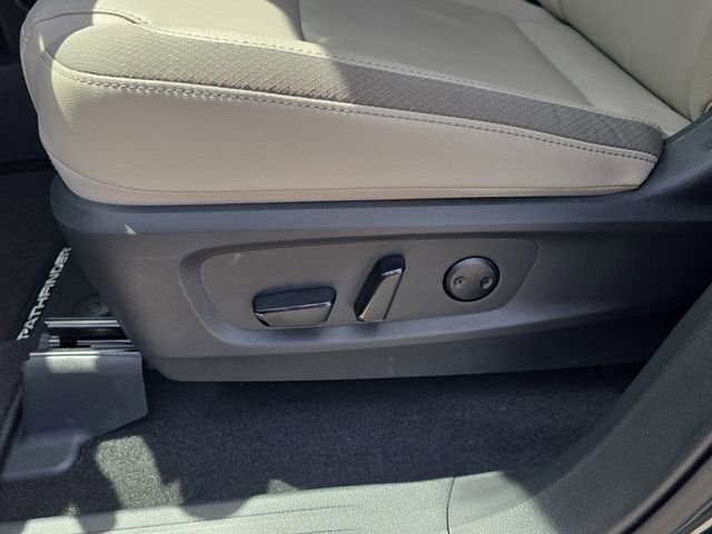 Certified 2025 Nissan Pathfinder SL w/ SL Premium Package FWD image 22