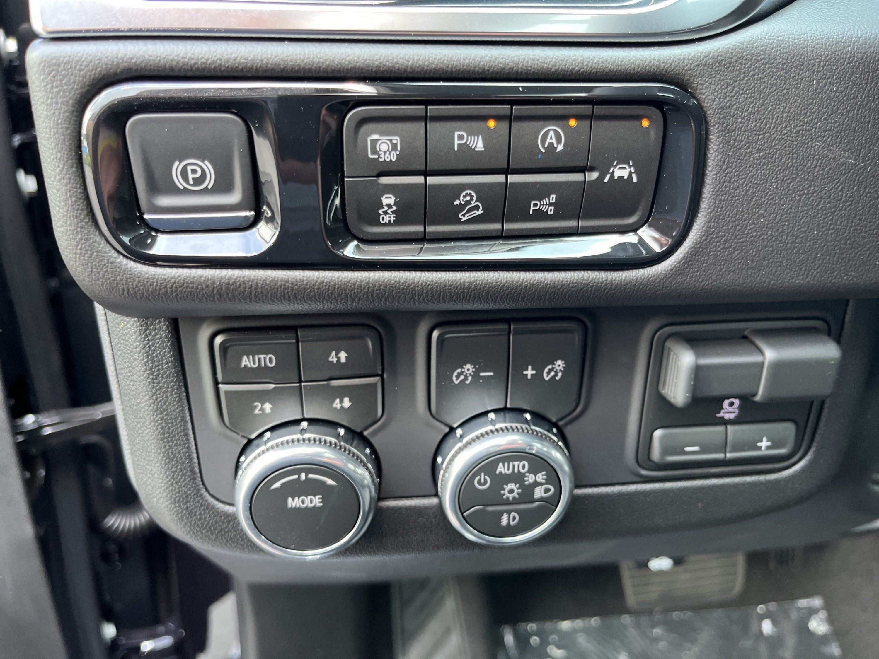New 2026 GMC Yukon Elevation w/ Elevation Premium Package AWD/4WD image 27