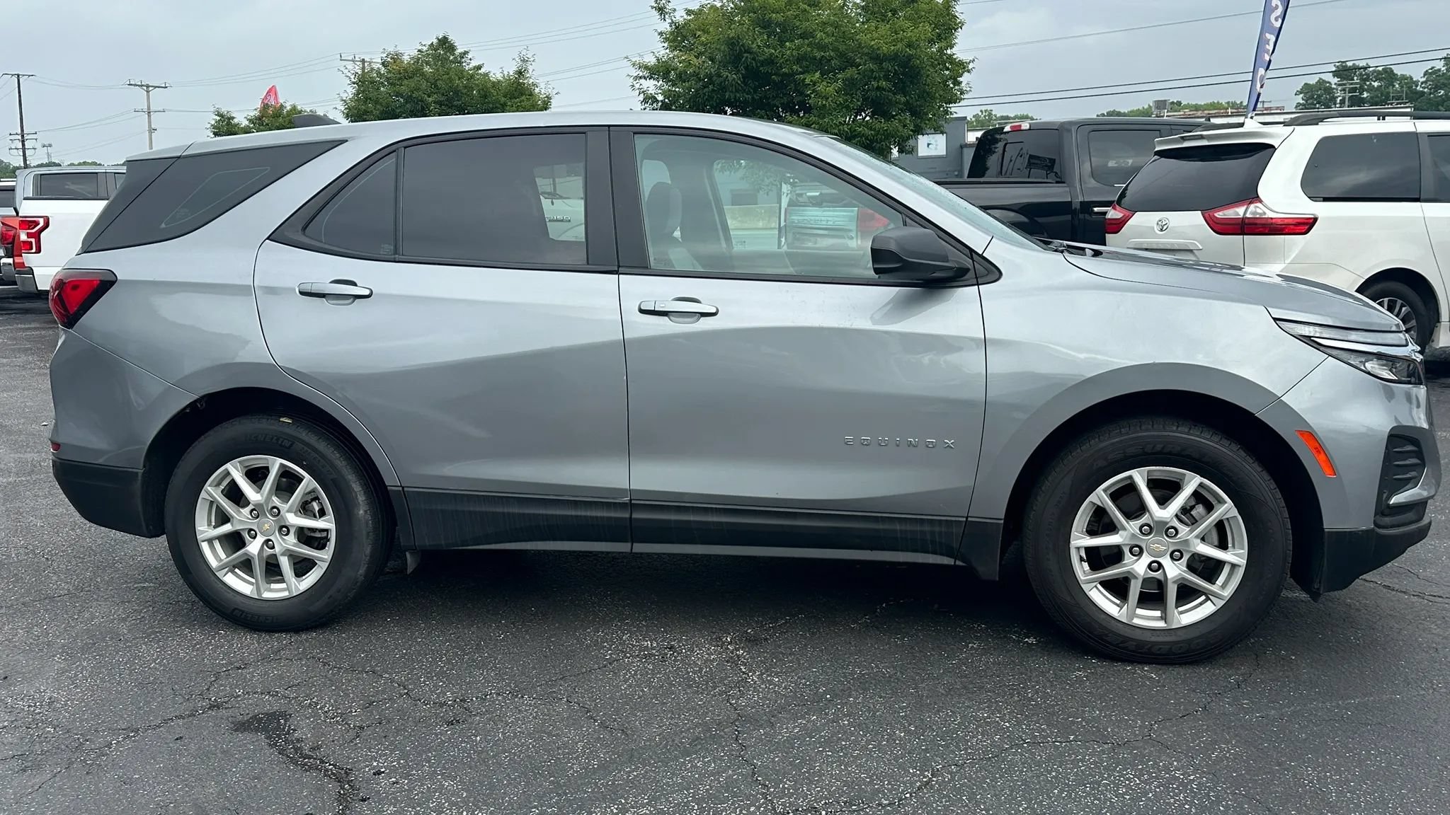 Used 2023 Chevrolet Equinox LS AWD/4WD image 5