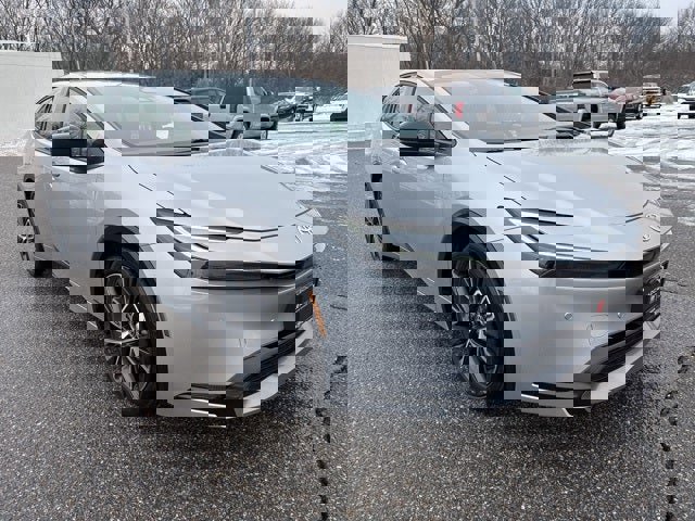 Used 2025 Toyota Prius XLE image 3