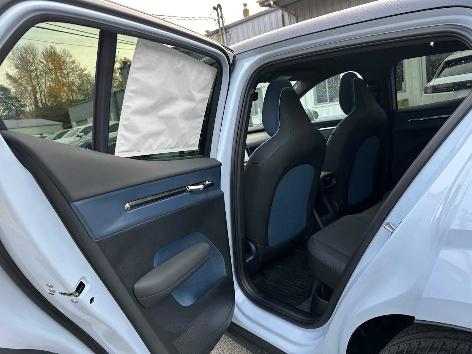 New 2026 Volvo EX30 Plus w/ Protection Package Premier image 16