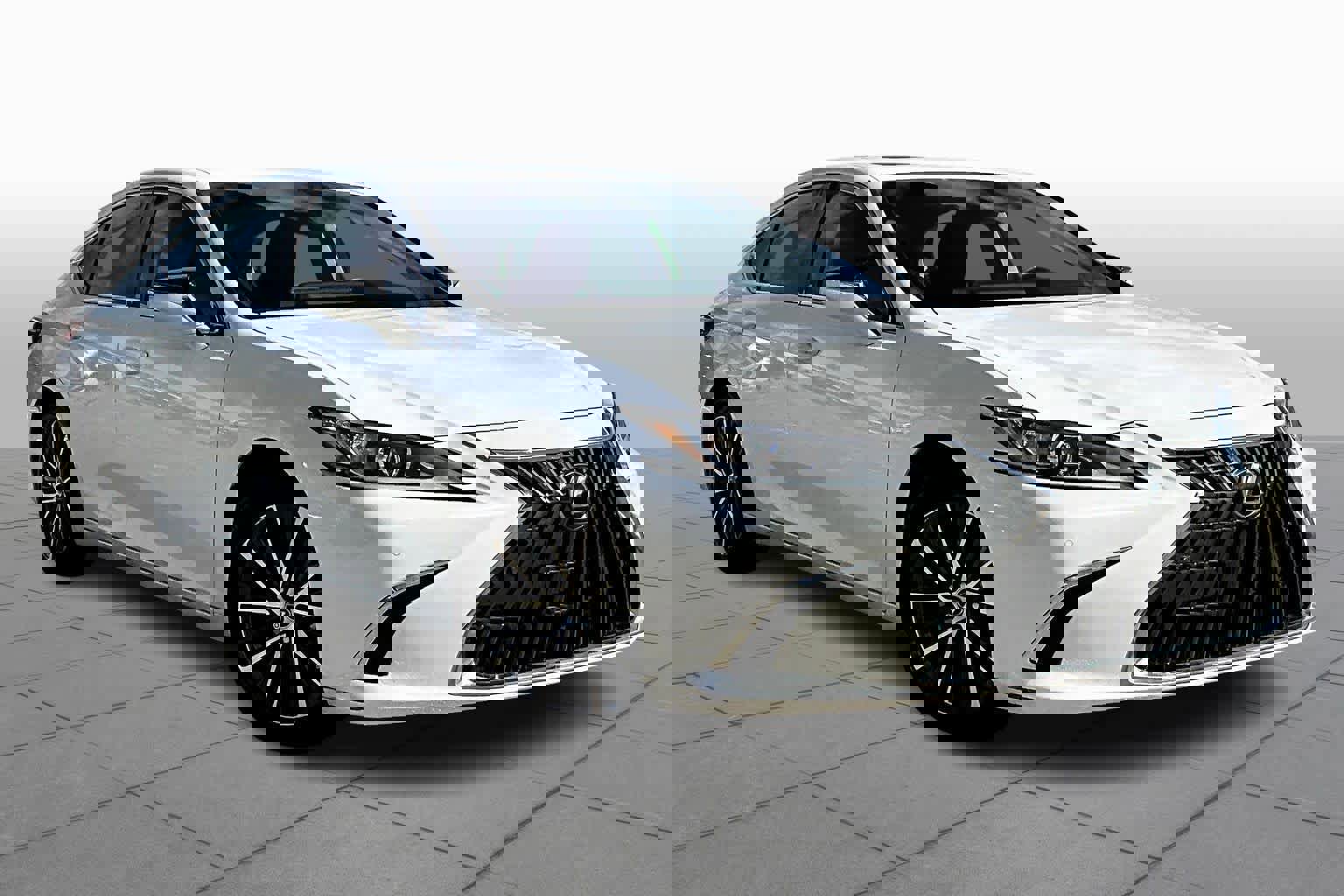 Certified 2025 Lexus ES 300h w/ Premium Package image 2