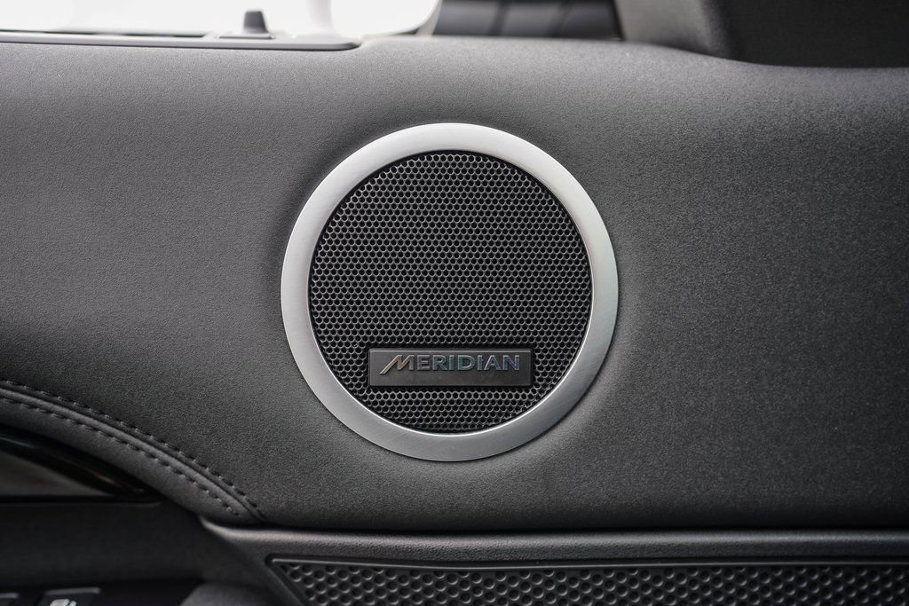 Used 2023 Land Rover Discovery S image 37