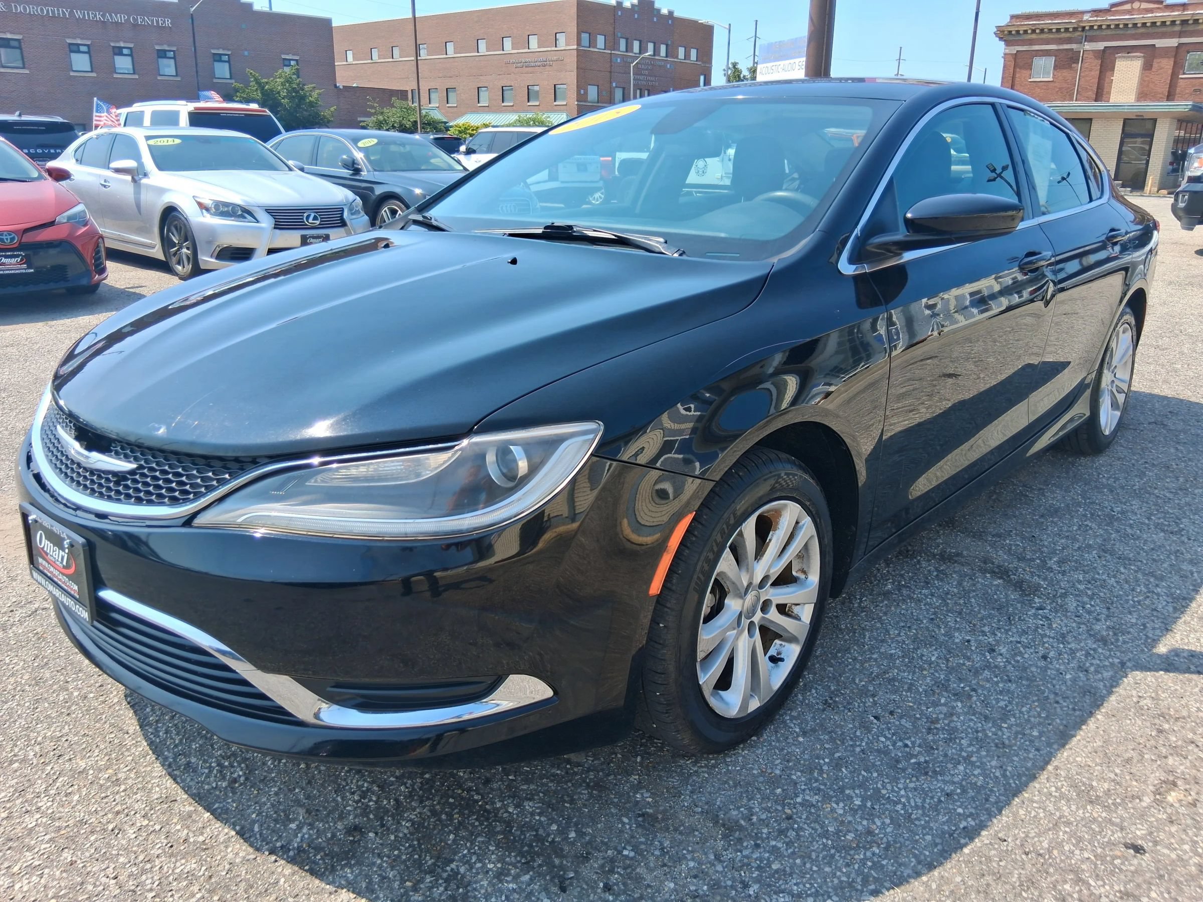 Used 2015 Chrysler 200 Limited FWD image 2