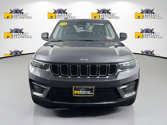 Used 2023 Jeep Grand Cherokee Laredo AWD/4WD image 2