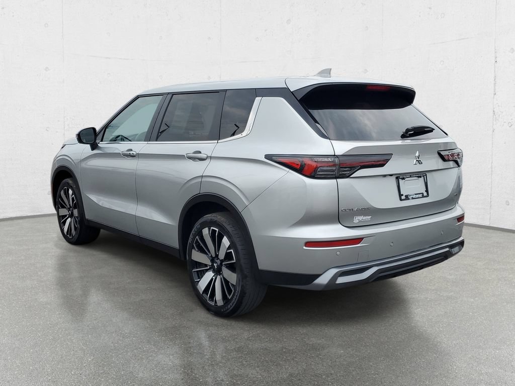 Used 2025 Mitsubishi Outlander SE AWD/4WD image 5